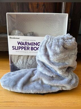 NWOT Brookstone Lavender Scented Warming Slipper Boots Hot Cold Therapy OS
